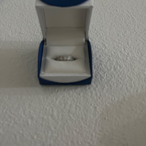 Halo 14K white gold diamond wedding/ promise ring - Picture 10 of 13